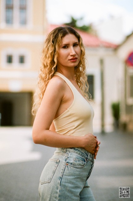 Erzsebet E - Sunlit Elegance