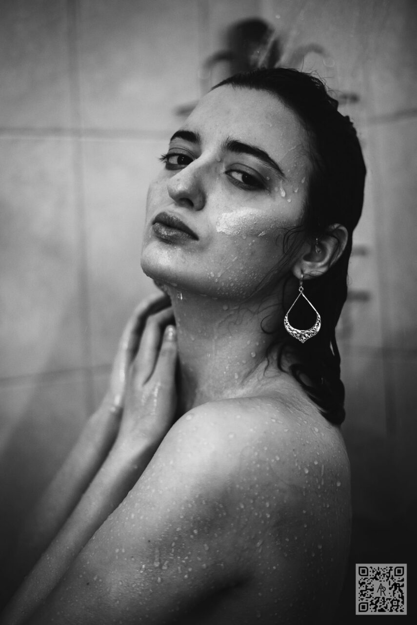 Mihaela Ramona – Shower